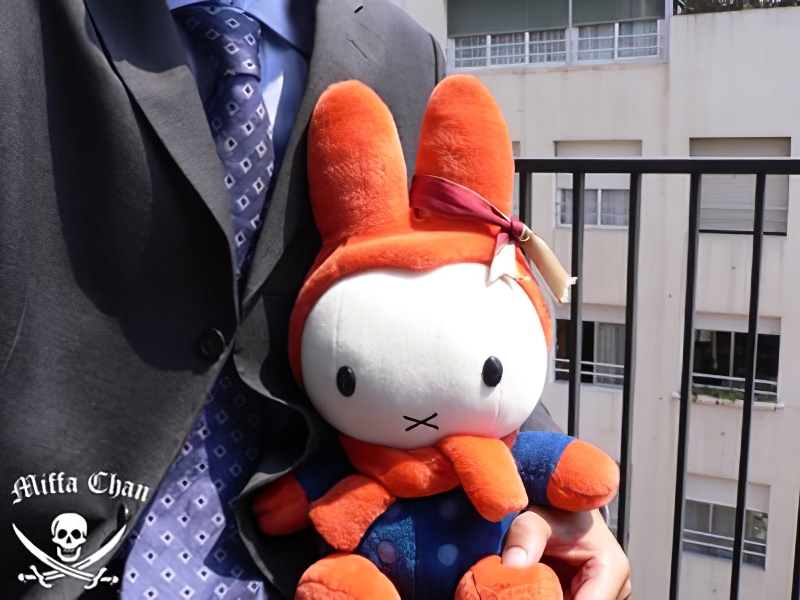 Miffa Chan & Father Bunny, BCN 36 º, business attire…