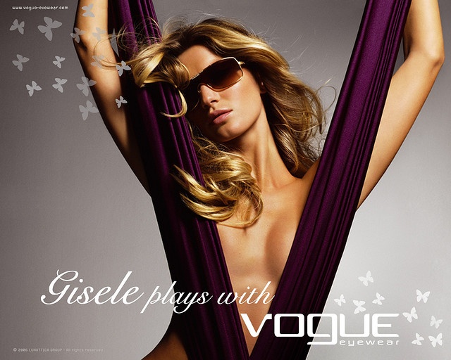 Gisele plays with vogue