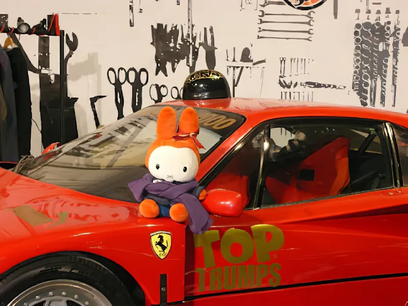 Miffa with a Ferrari F40