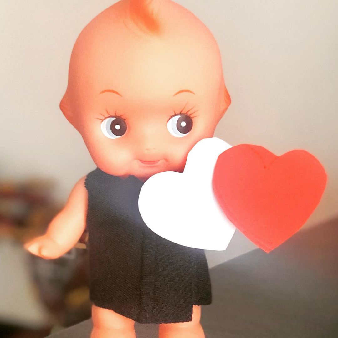 Kewpie with heart shaped papers